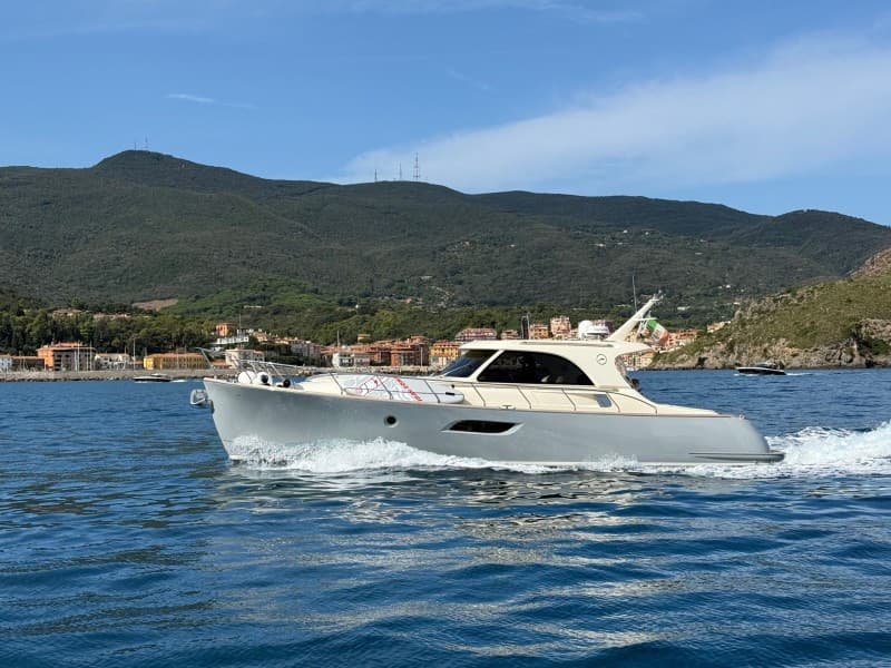 Mochi Craft Mochi 44 Dolphin - Main View Mochi Craft Mochi 44 Dolphin - Main View