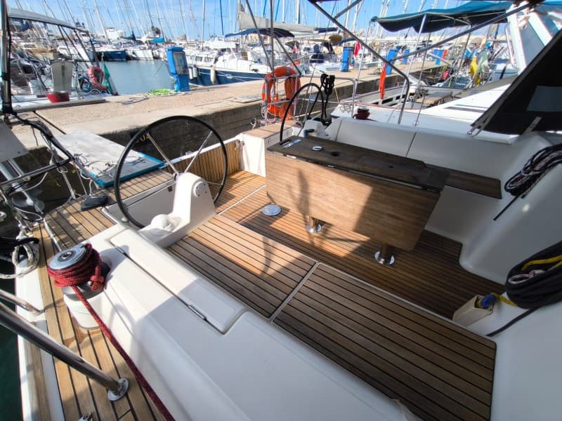 Dufour Yachts Dufour 405 G.L. - Deck View Dufour Yachts Dufour 405 G.L. - Deck View