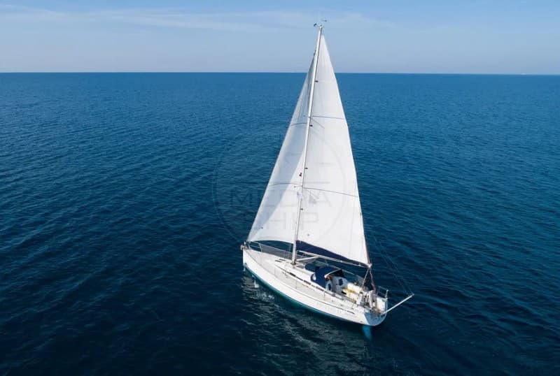 Bavaria 38 Match - Deck View Bavaria 38 Match - Deck View