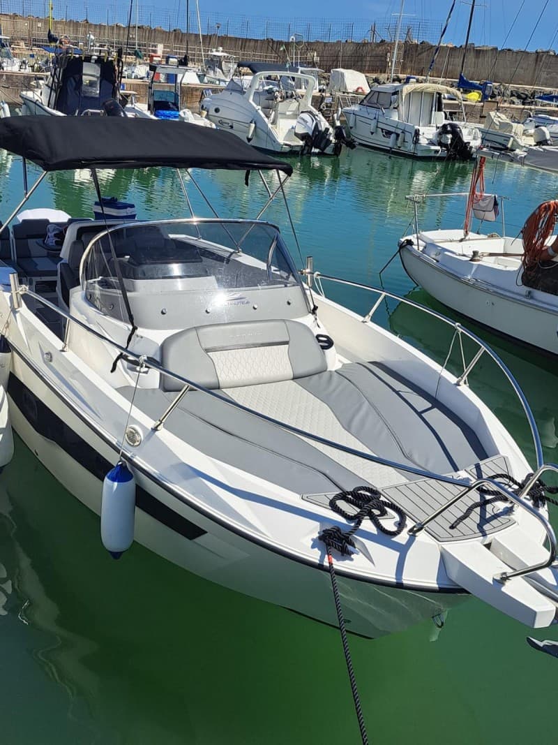 Karnic 702 - Deck View Karnic 702 - Deck View