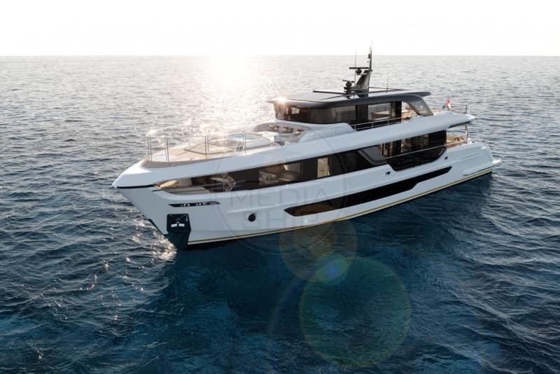 Gulf Craft Majesty 100 Terrace - Detail View 1 Gulf Craft Majesty 100 Terrace - Detail View 1