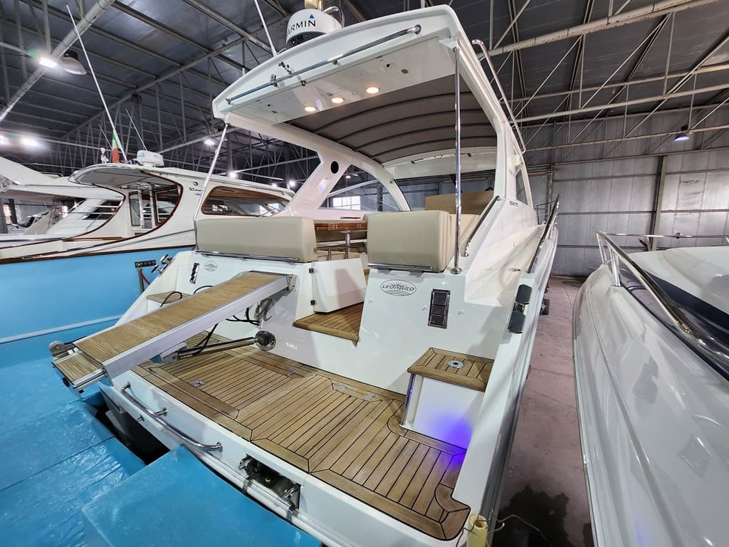 Sealine Sc 35 Ht Natante - Detail View 1 Sealine Sc 35 Ht Natante - Detail View 1
