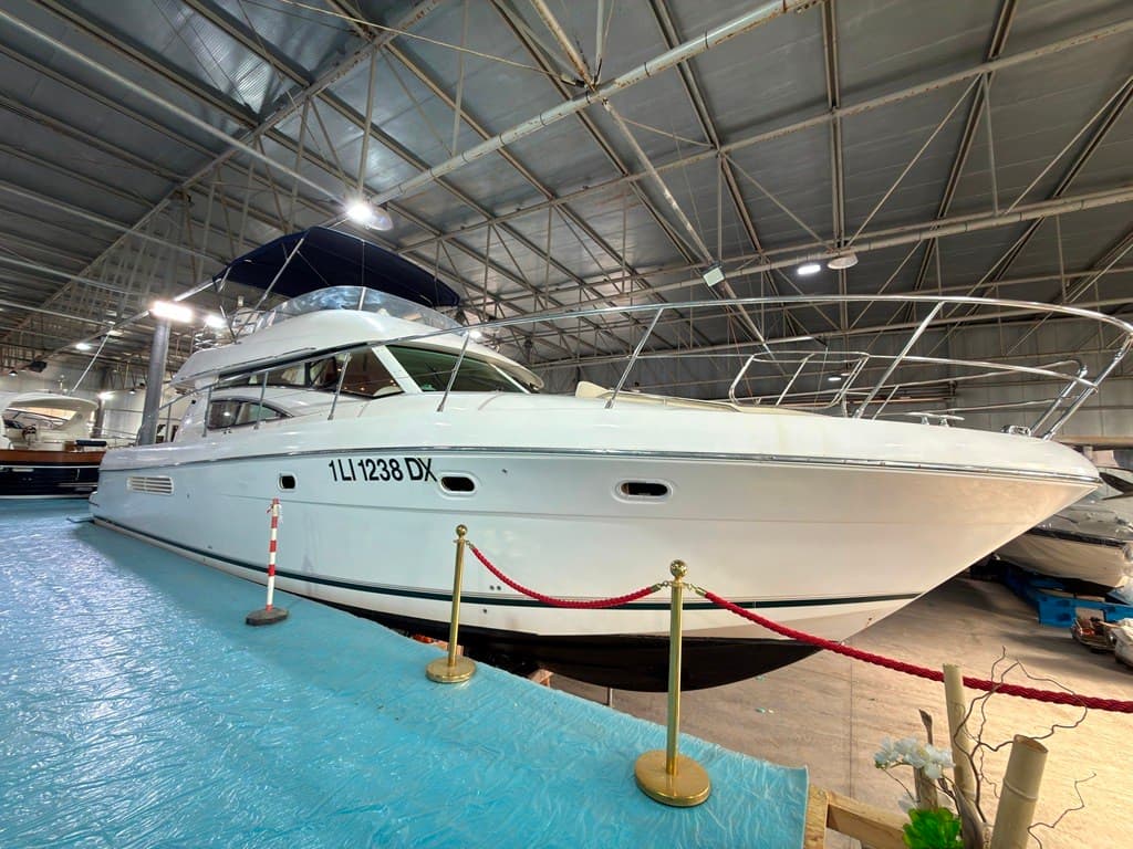 Jeanneau Prestige 46 Fly - Detail View 1 Jeanneau Prestige 46 Fly - Detail View 1