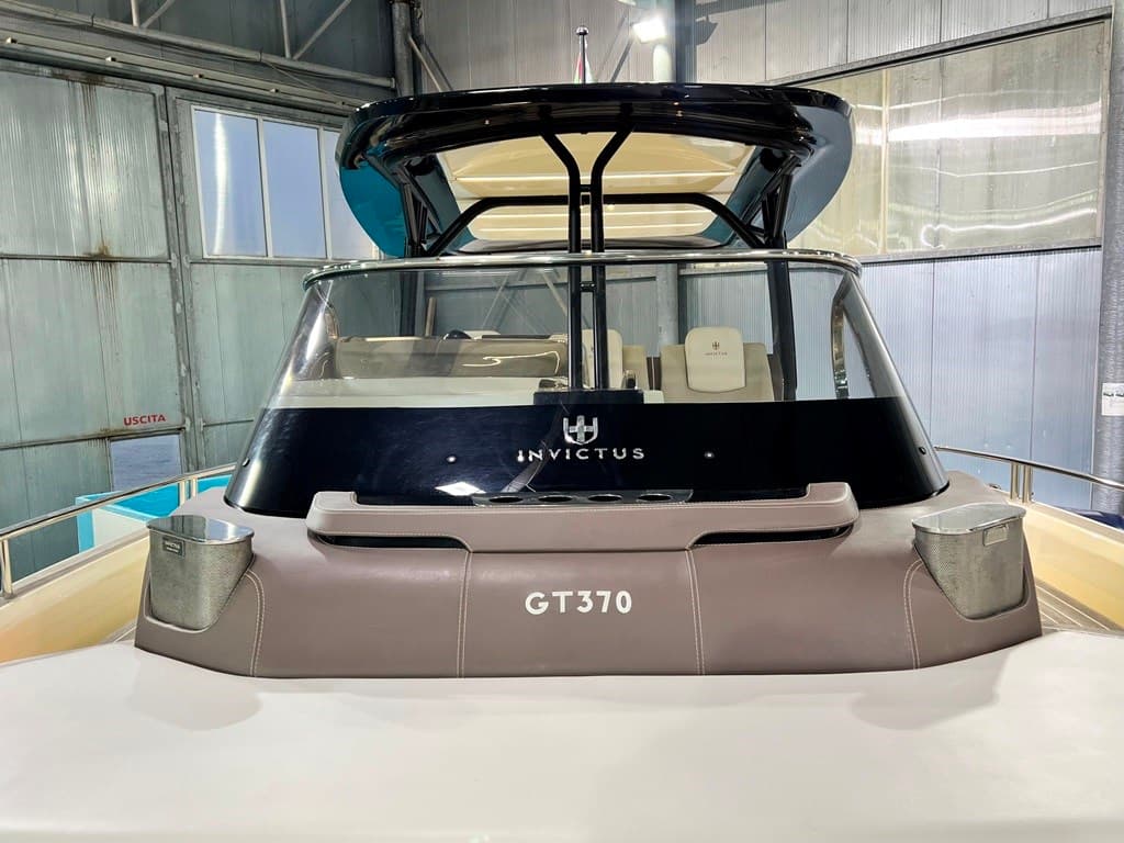 Invictus Yacht Invictus 370 GT usato - foto hero 39