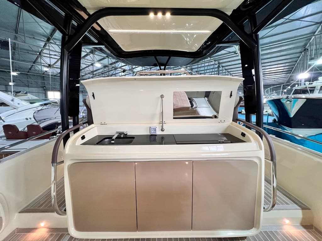 Invictus Yacht Invictus 370 GT usato - foto hero 19