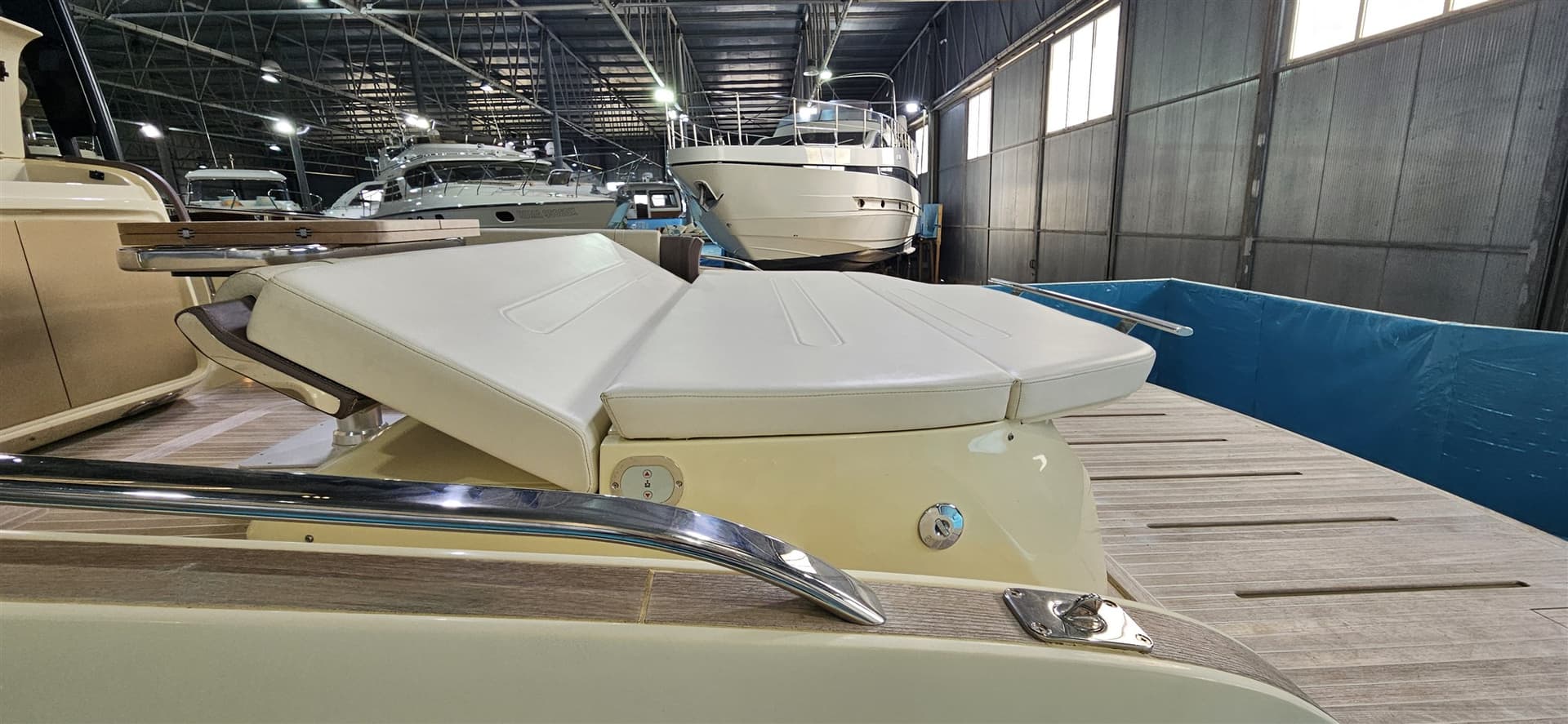 Invictus Yacht Invictus 370 GT usato - foto hero 12