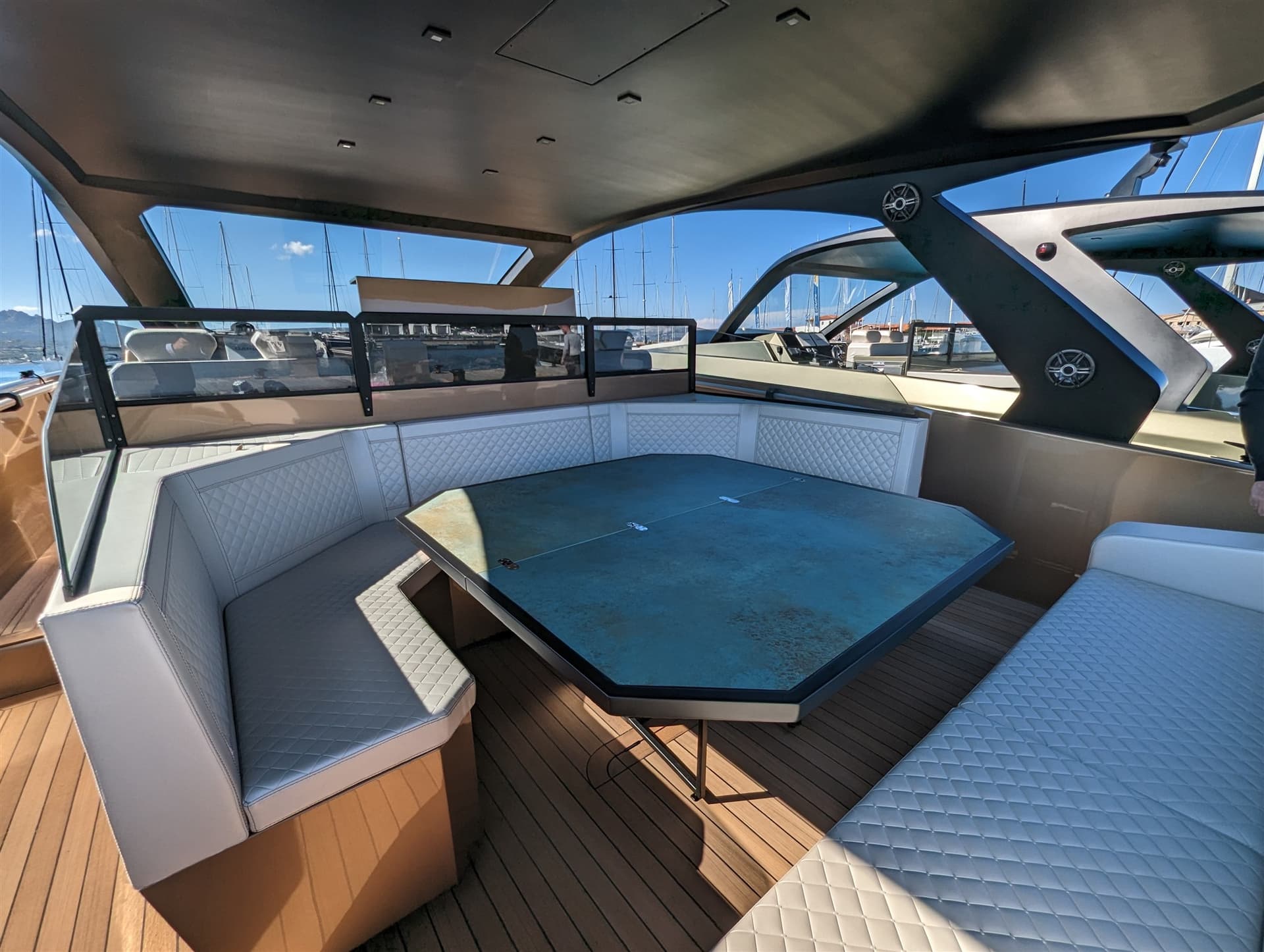 Apex Yachts Apex 60 d'occasion - image hero 11