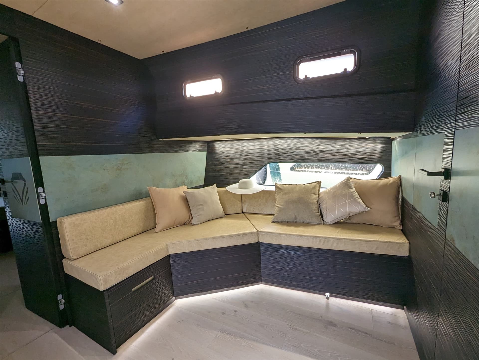 Apex Yachts Apex 60 d'occasion - image hero 14