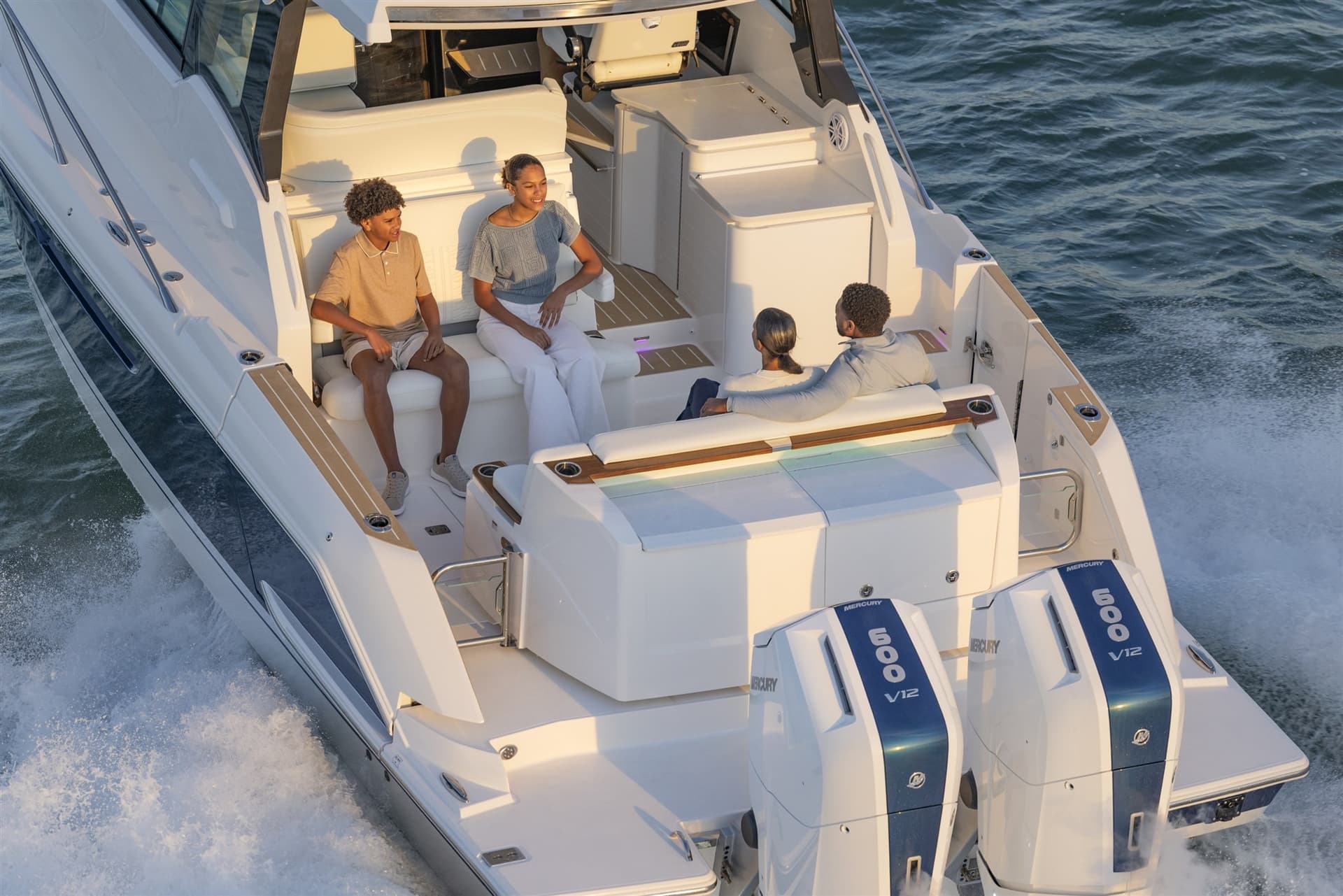 Tiara Yachts 39le - Interior View Tiara Yachts 39le - Interior View