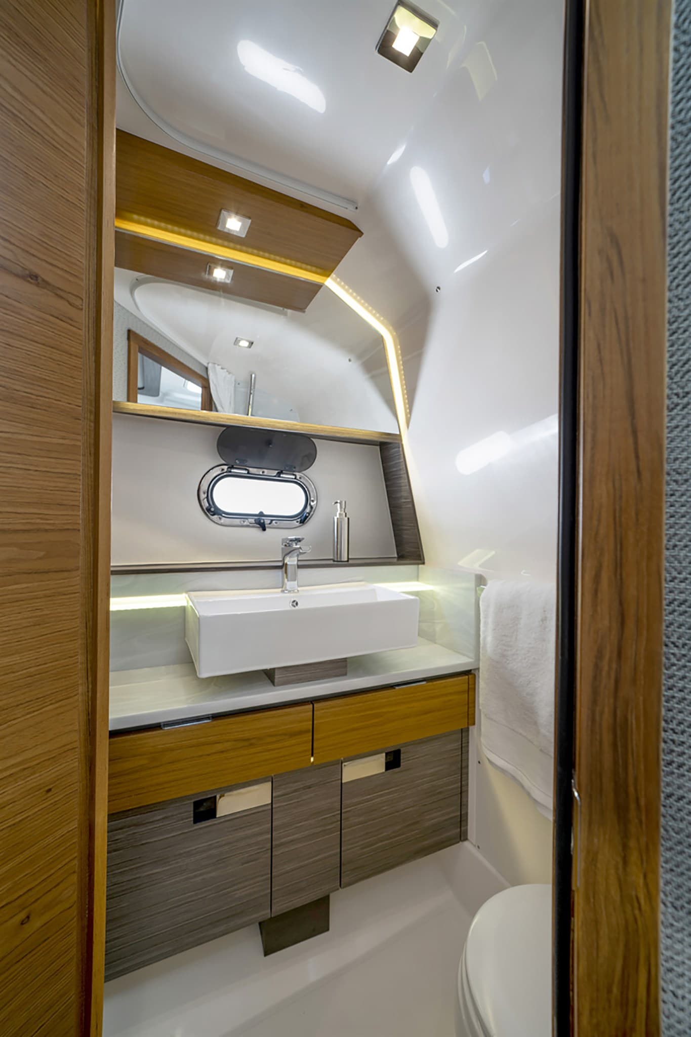 Tiara Yachts 43LS usato - foto hero 17