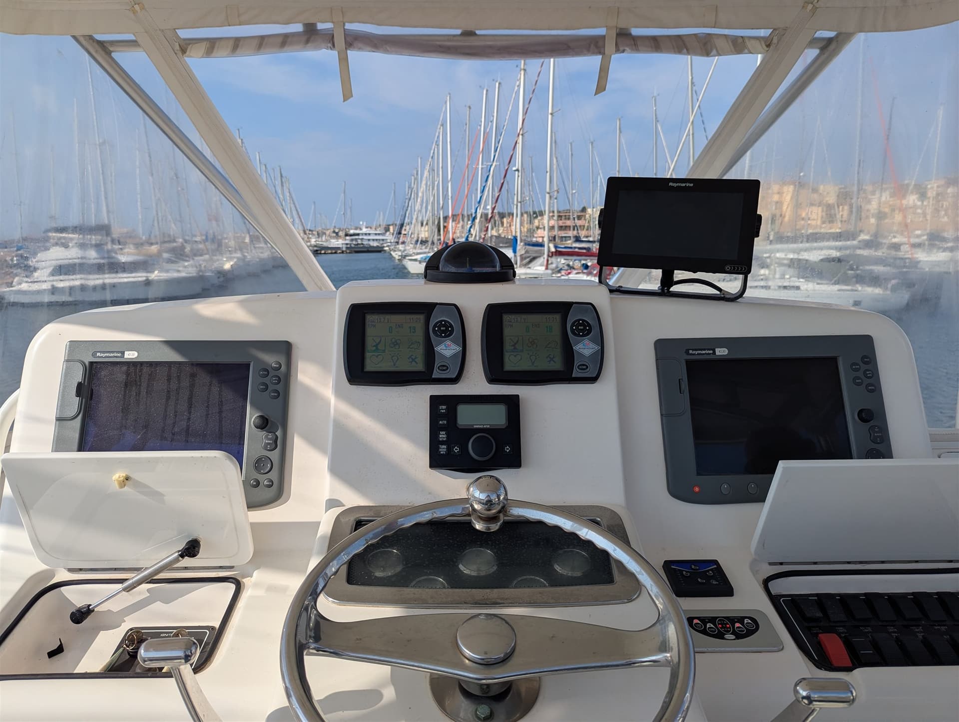 Tiara Yachts 3900 Convertible - Deck View Tiara Yachts 3900 Convertible - Deck View