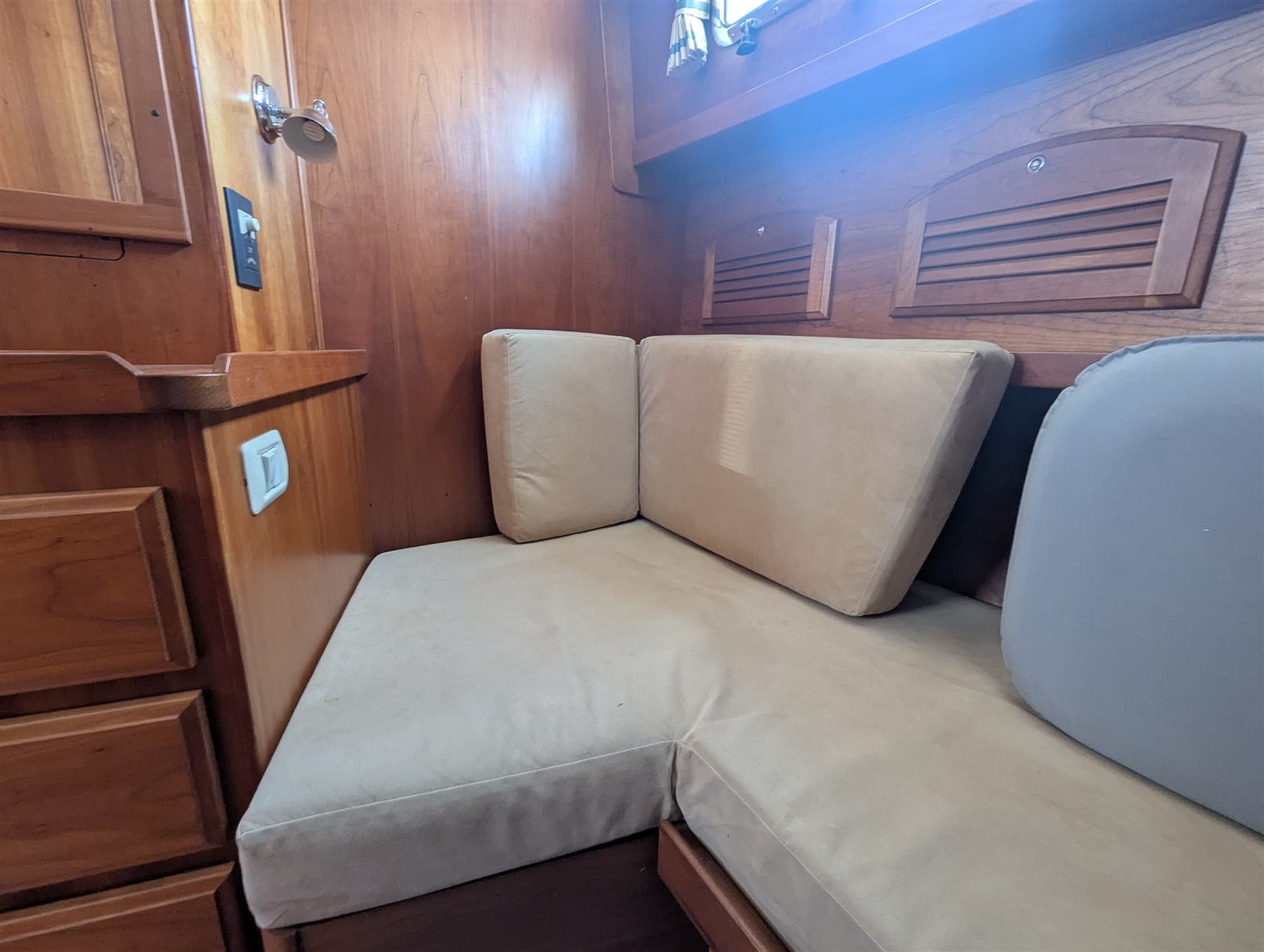 Sabre Yachts 42' Hard Top Express usato - foto hero 15