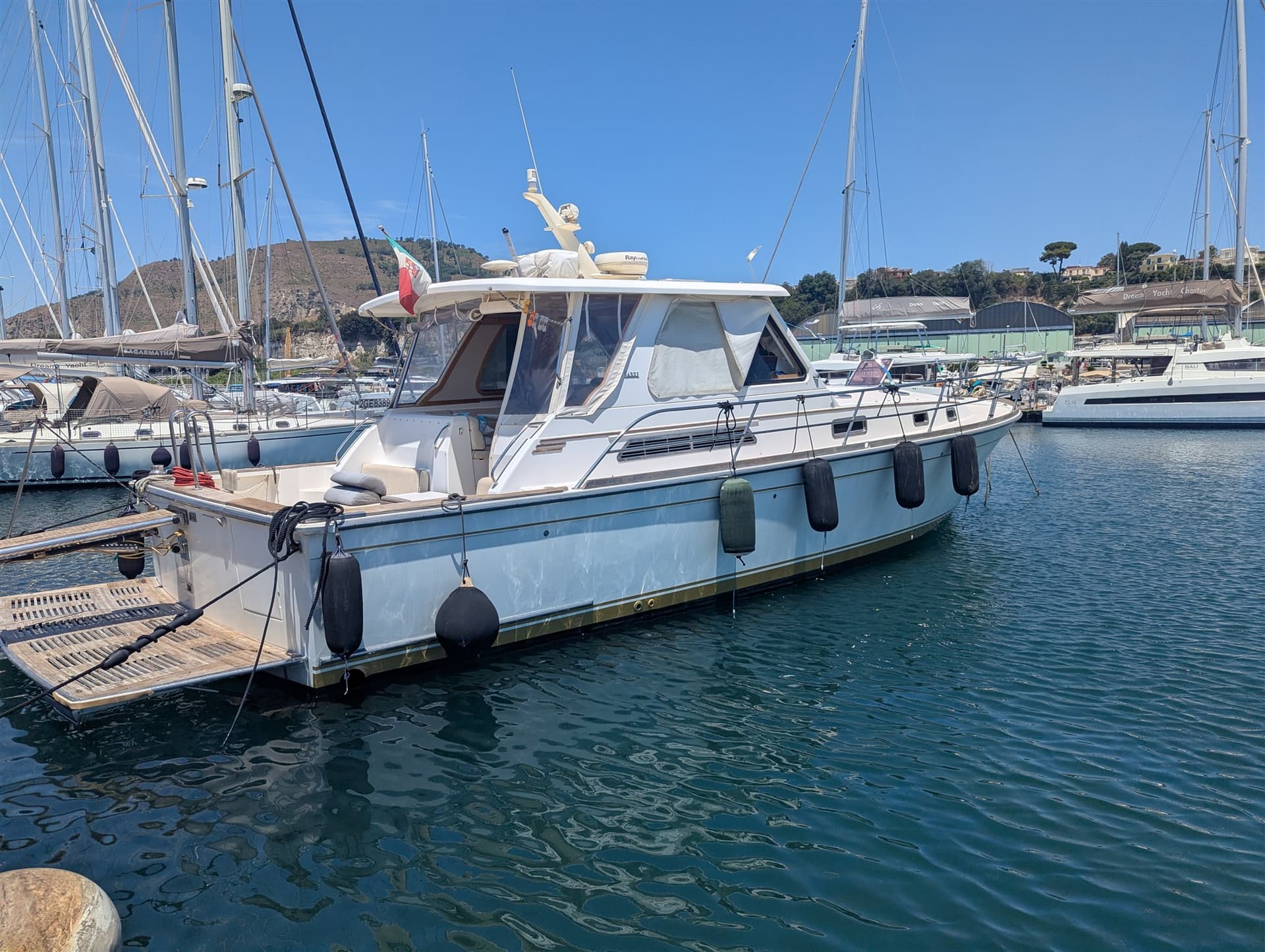 Sabre Yachts 42' Hard Top Express - Detail View 1 Sabre Yachts 42' Hard Top Express - Detail View 1