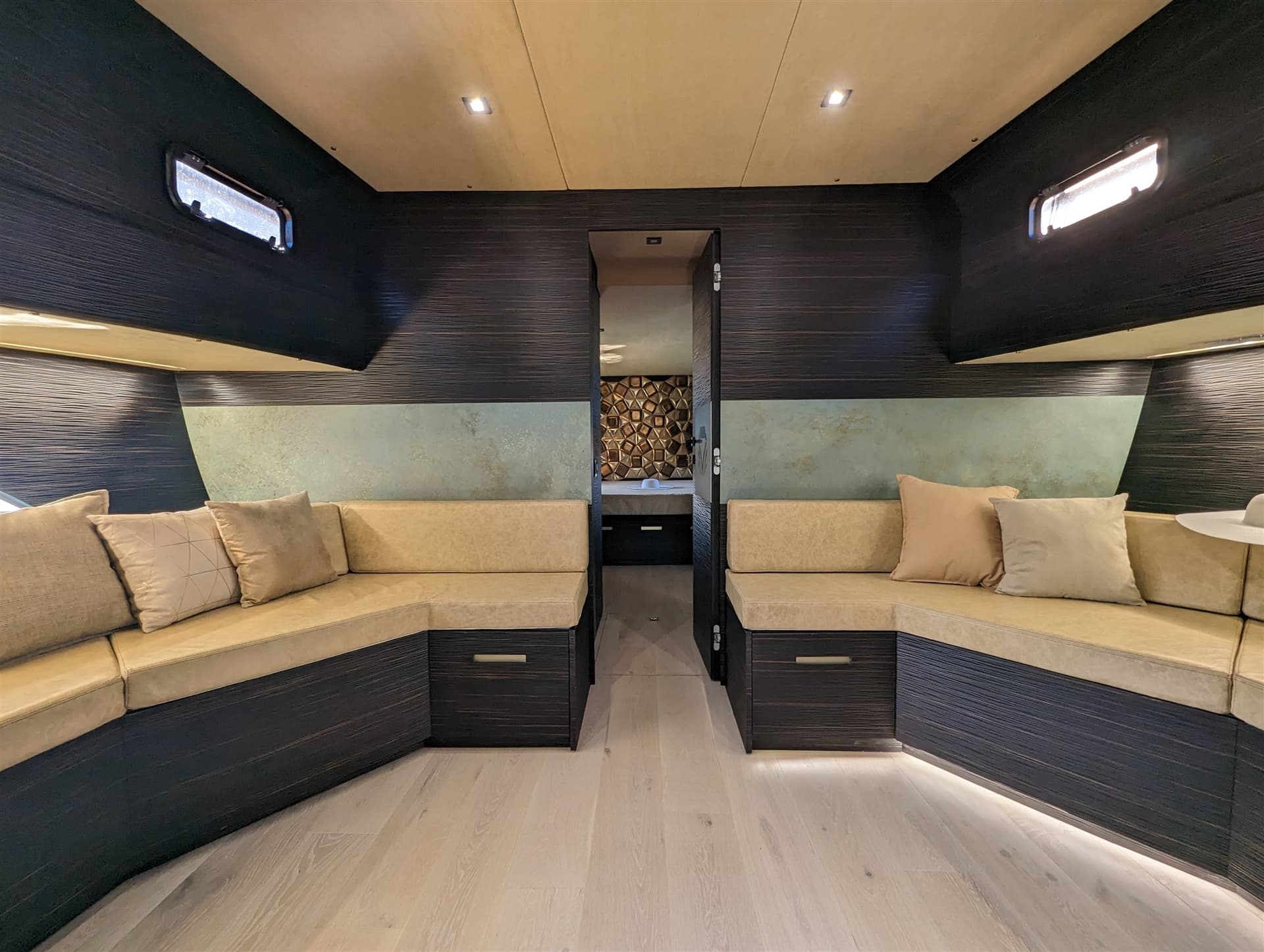 Apex Yachts Apex 60 d'occasion - image hero 12