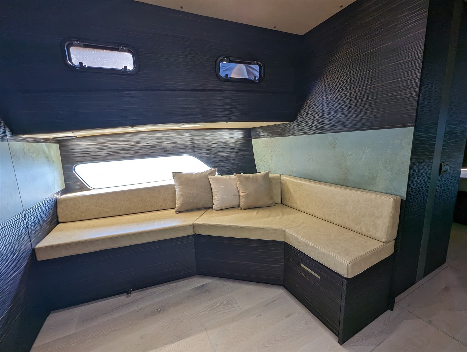 Apex Yachts Apex 60 used - hero image 14