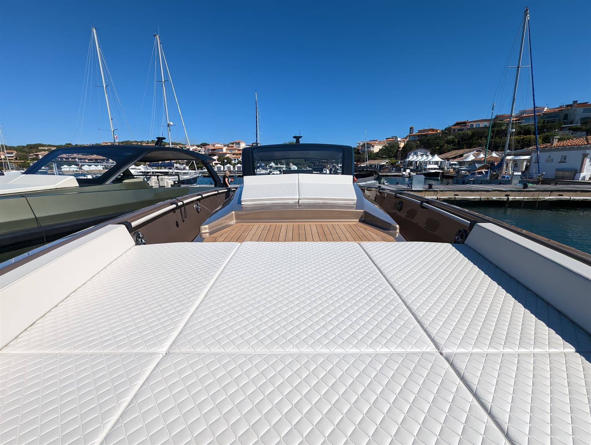 Apex Yachts Apex 60 used - hero image 4