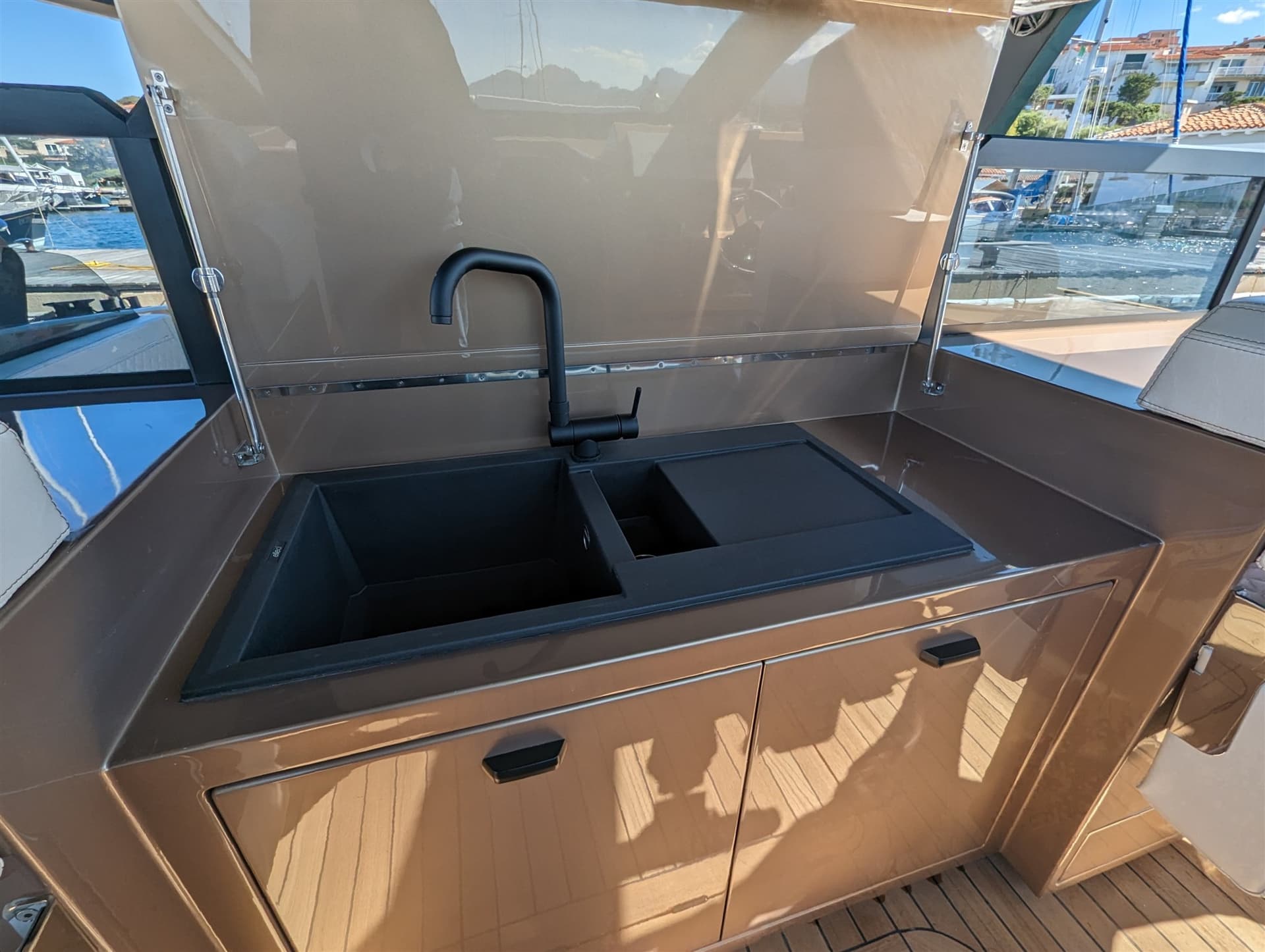 Apex Yachts Apex 60 used - hero image 11