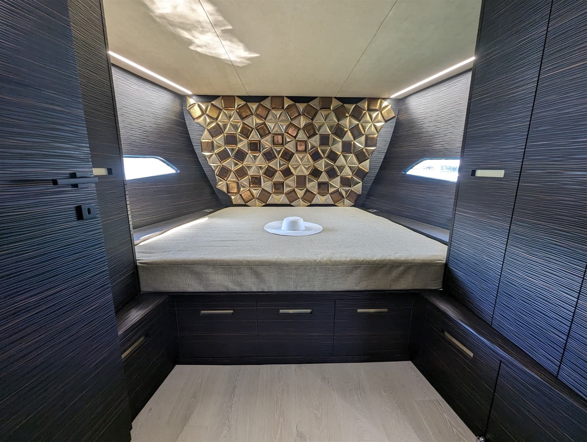 Apex Yachts Apex 60 used - hero image 16