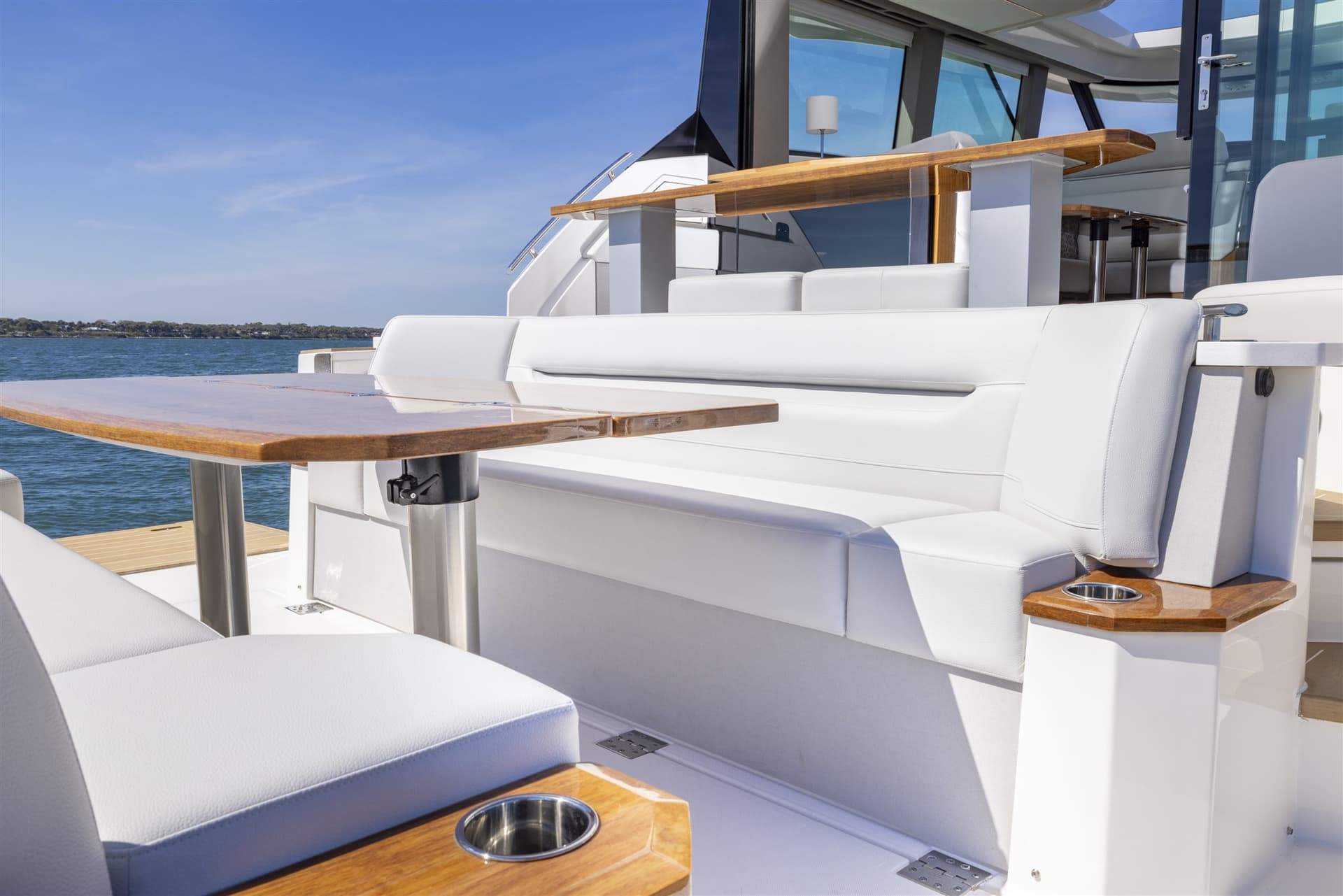 Tiara Yachts EX54 gebraucht - Hauptbild 3