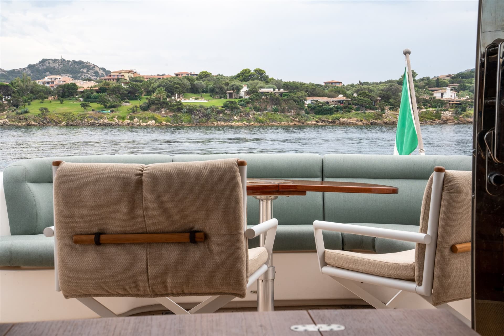 Tiara Yachts 5800 Sovran - Deck View Tiara Yachts 5800 Sovran - Deck View