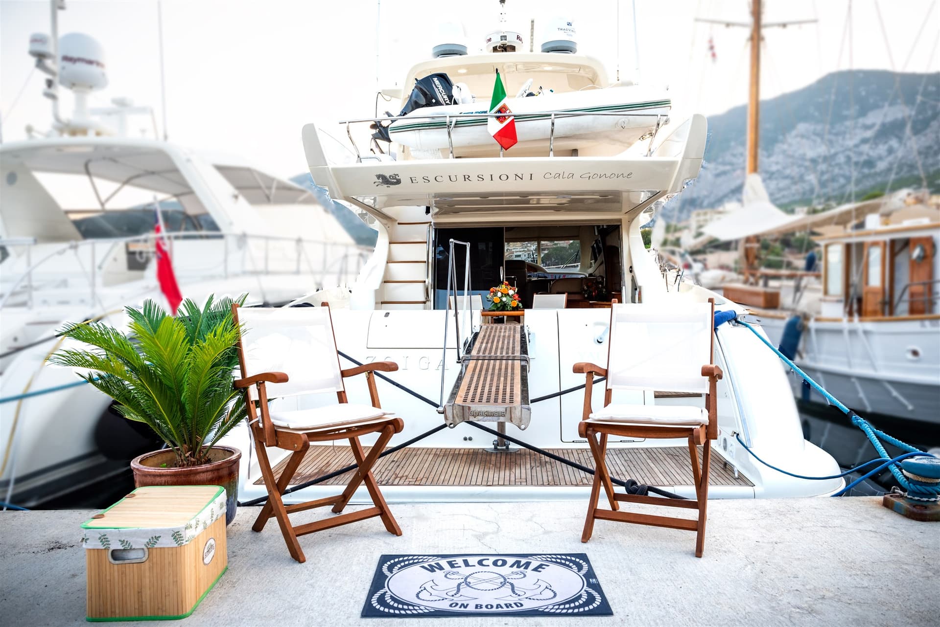 Azimut 62e - Interior View Azimut 62e - Interior View