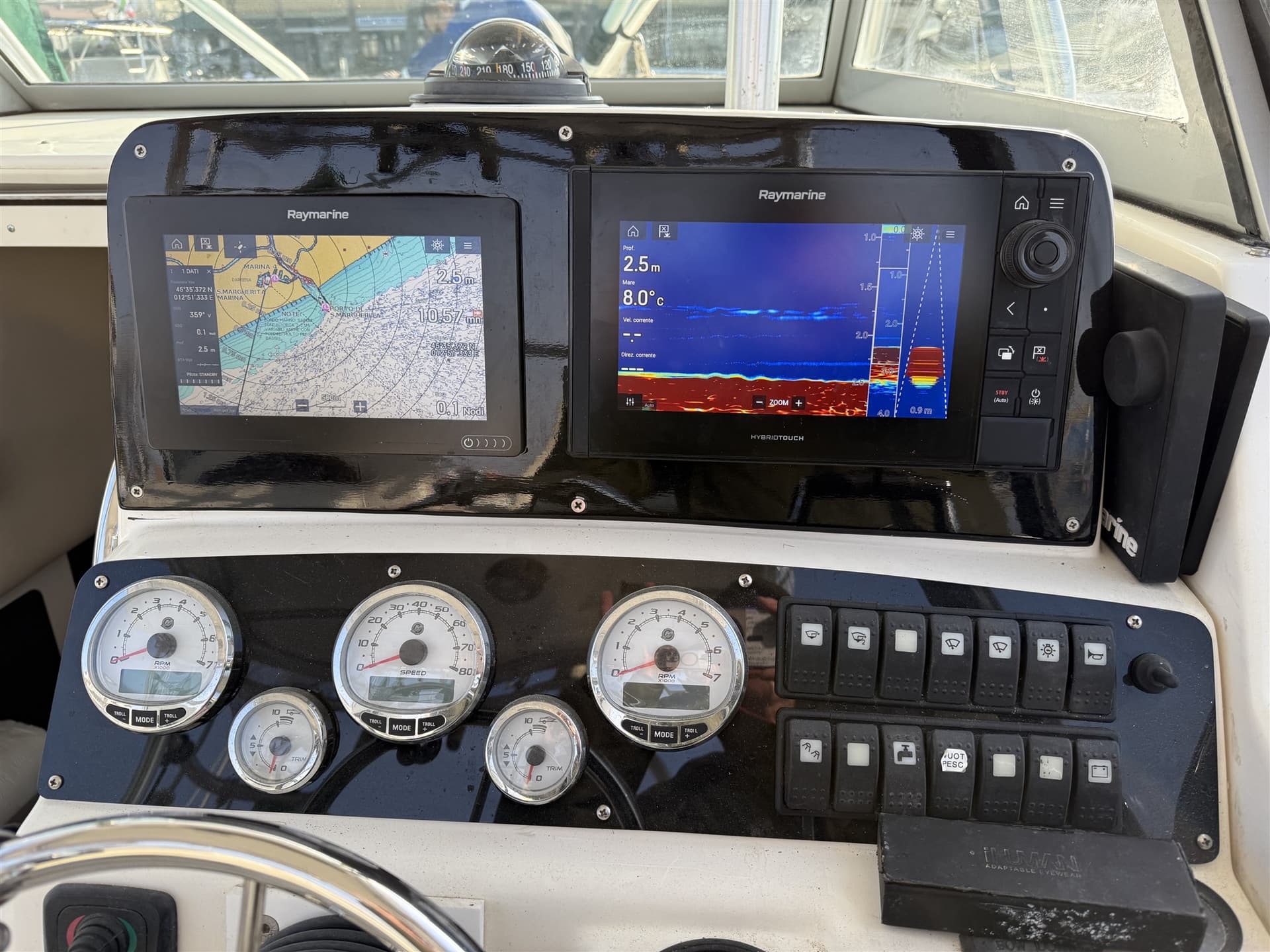 Boston Whaler OUTRAGE 28 usato - foto hero 11