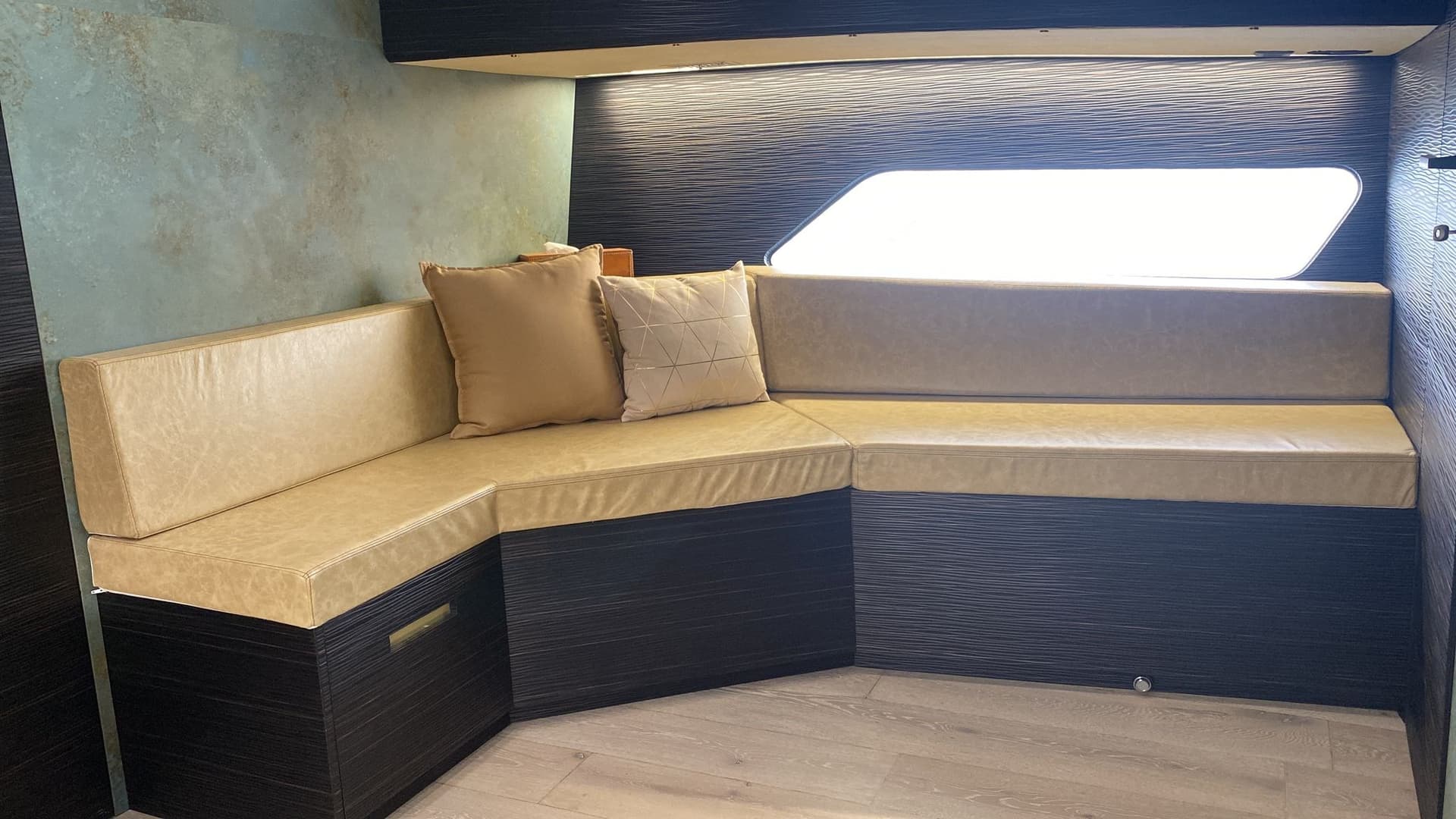 Apex Yachts Apex 60 used - hero image 10