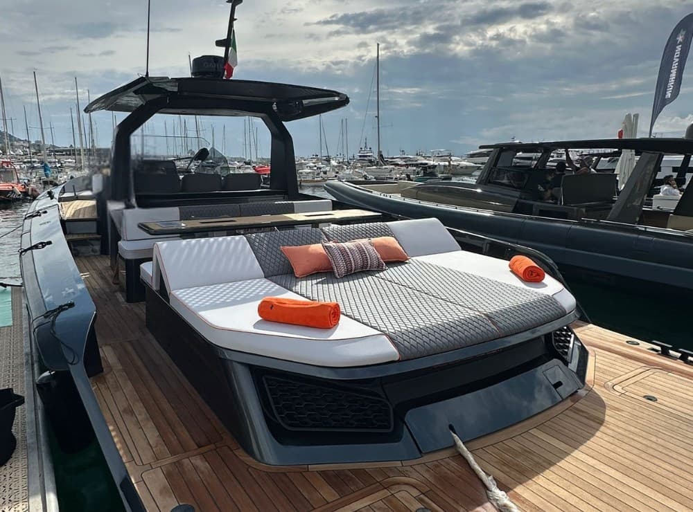 Maori Yacht M 46 - Detail View 1 Maori Yacht M 46 - Detail View 1