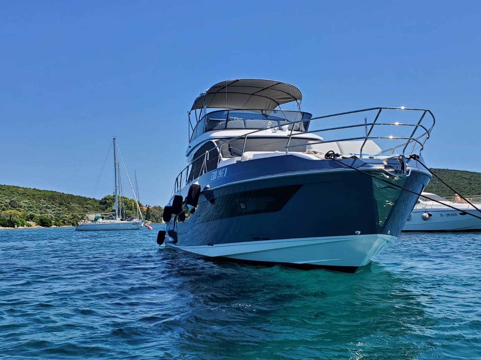 Azimut 53 Flybridge - Detail View 1 Azimut 53 Flybridge - Detail View 1