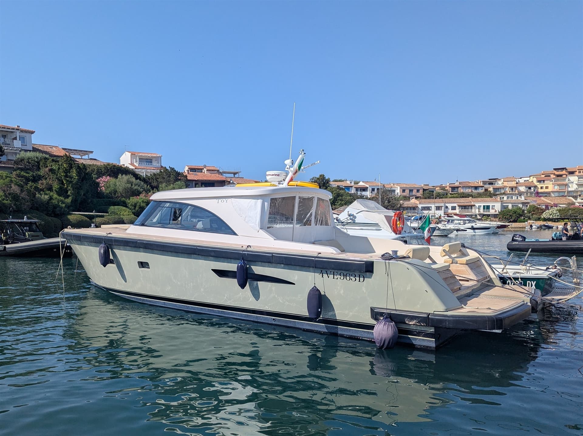 Toy Marine Tender 47 - Deck View Toy Marine Tender 47 - Deck View