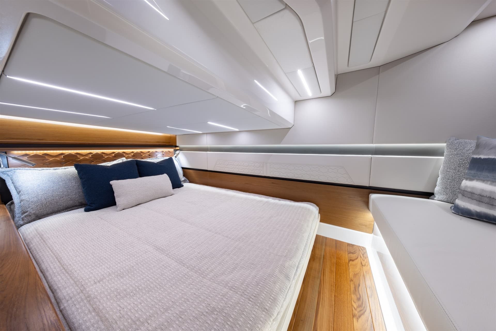 Tiara Yachts 43LE usato - foto hero 16