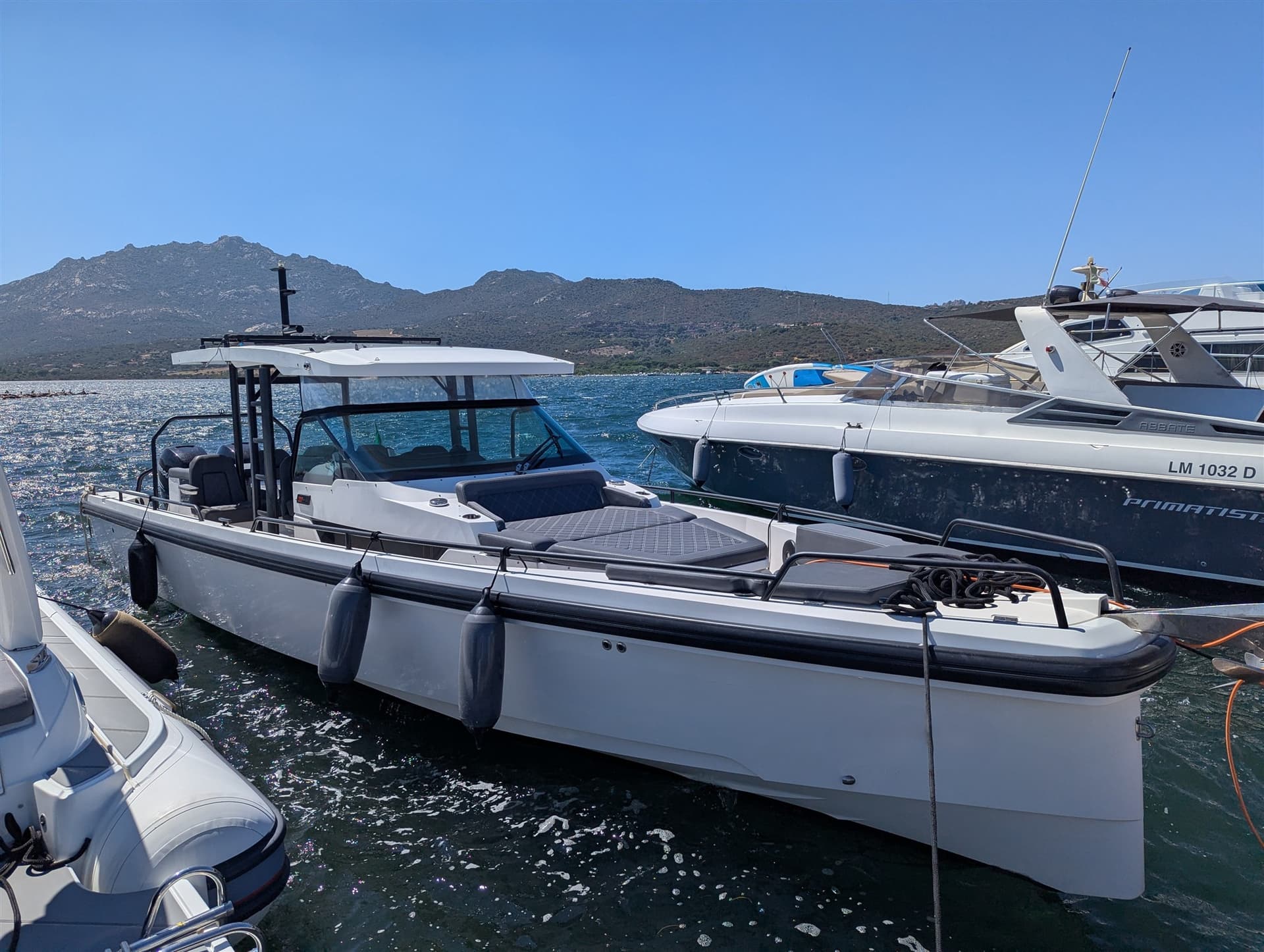 Axopar 37 St Brabus Line - Deck View Axopar 37 St Brabus Line - Deck View