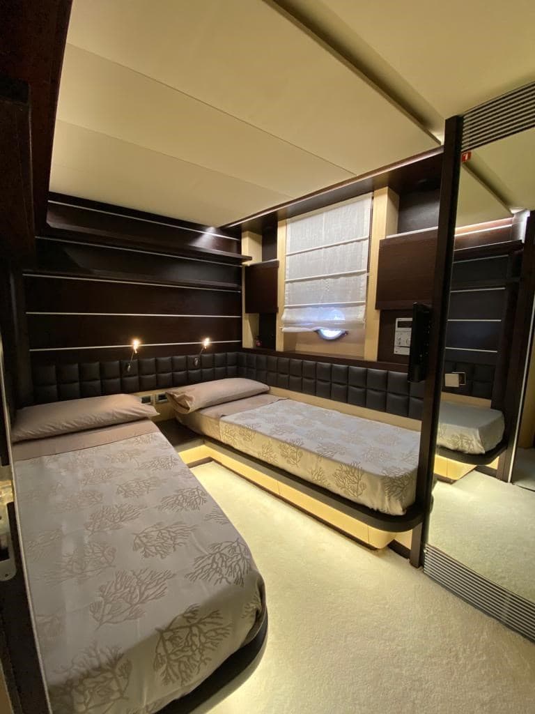 Azimut 86S used - hero image 18