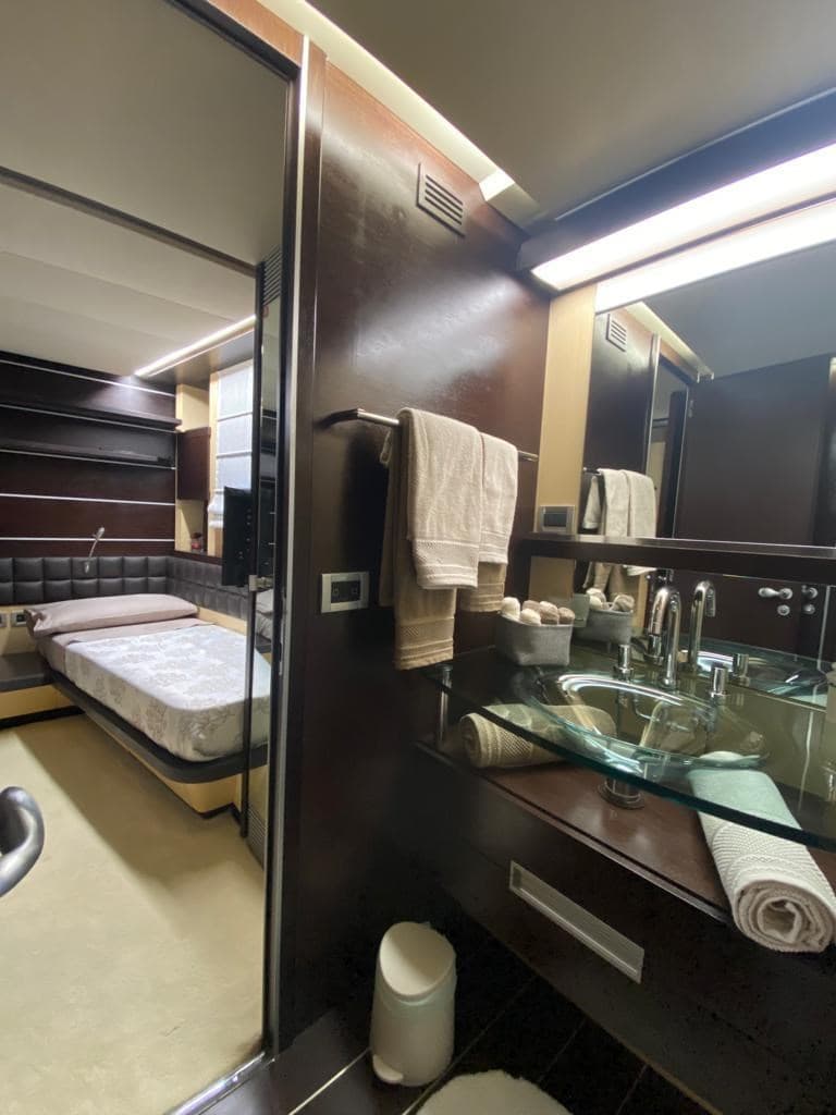 Azimut 86S used - hero image 22