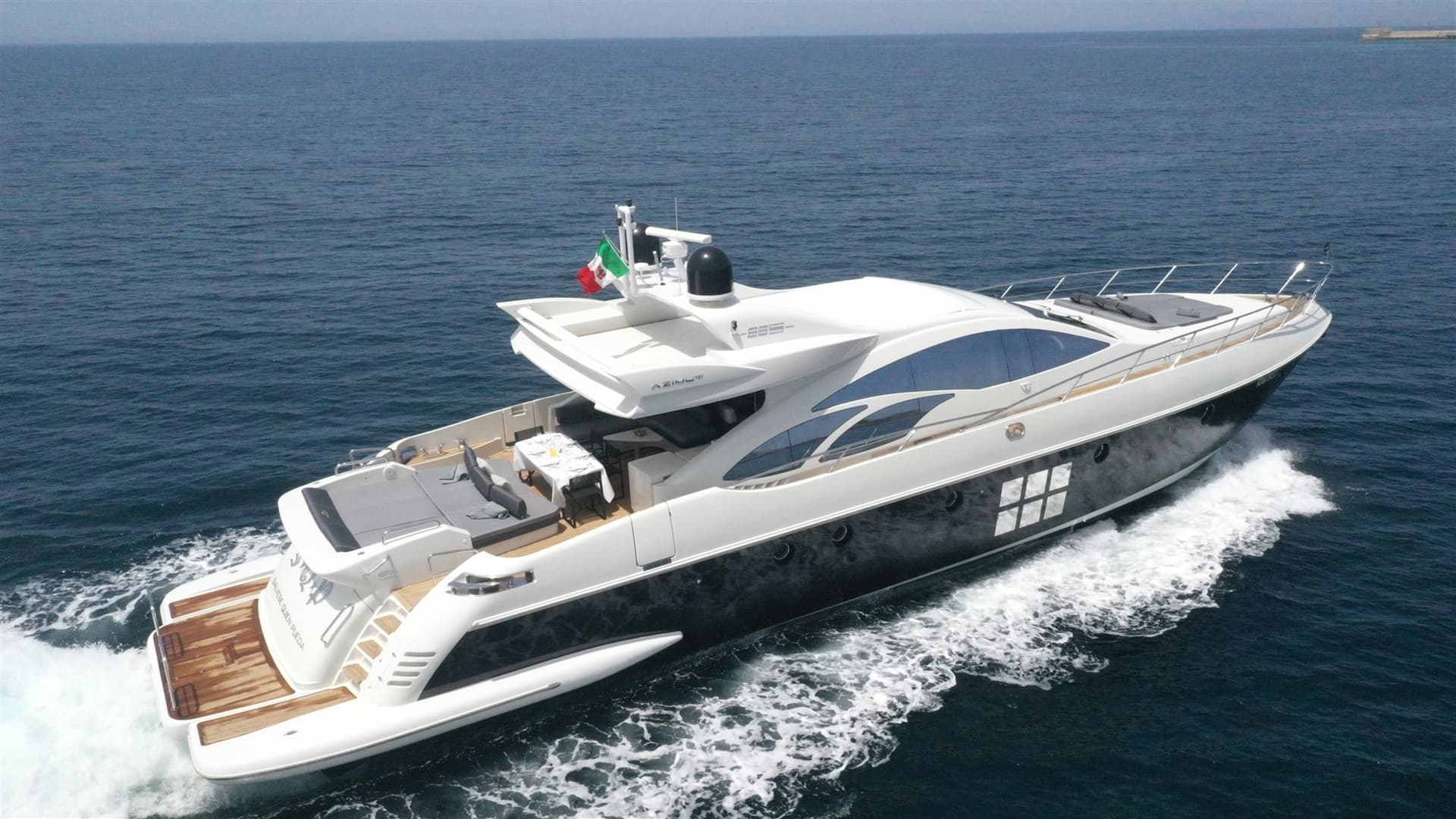 Azimut 86S used - hero image 2
