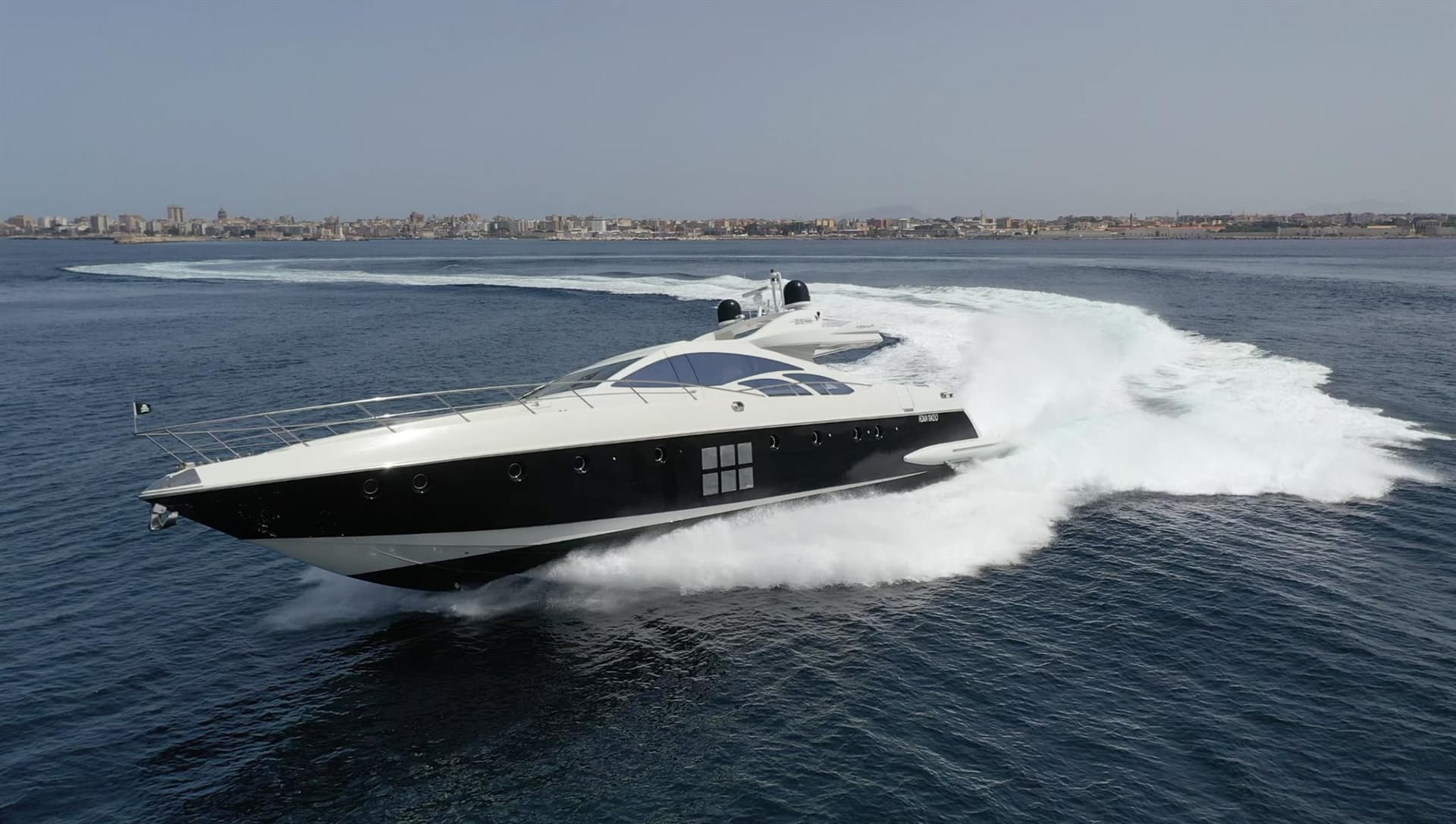 Azimut 86S used - hero image 10