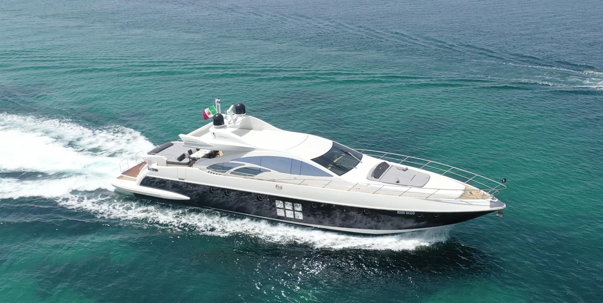 Azimut 86S used - hero image 8