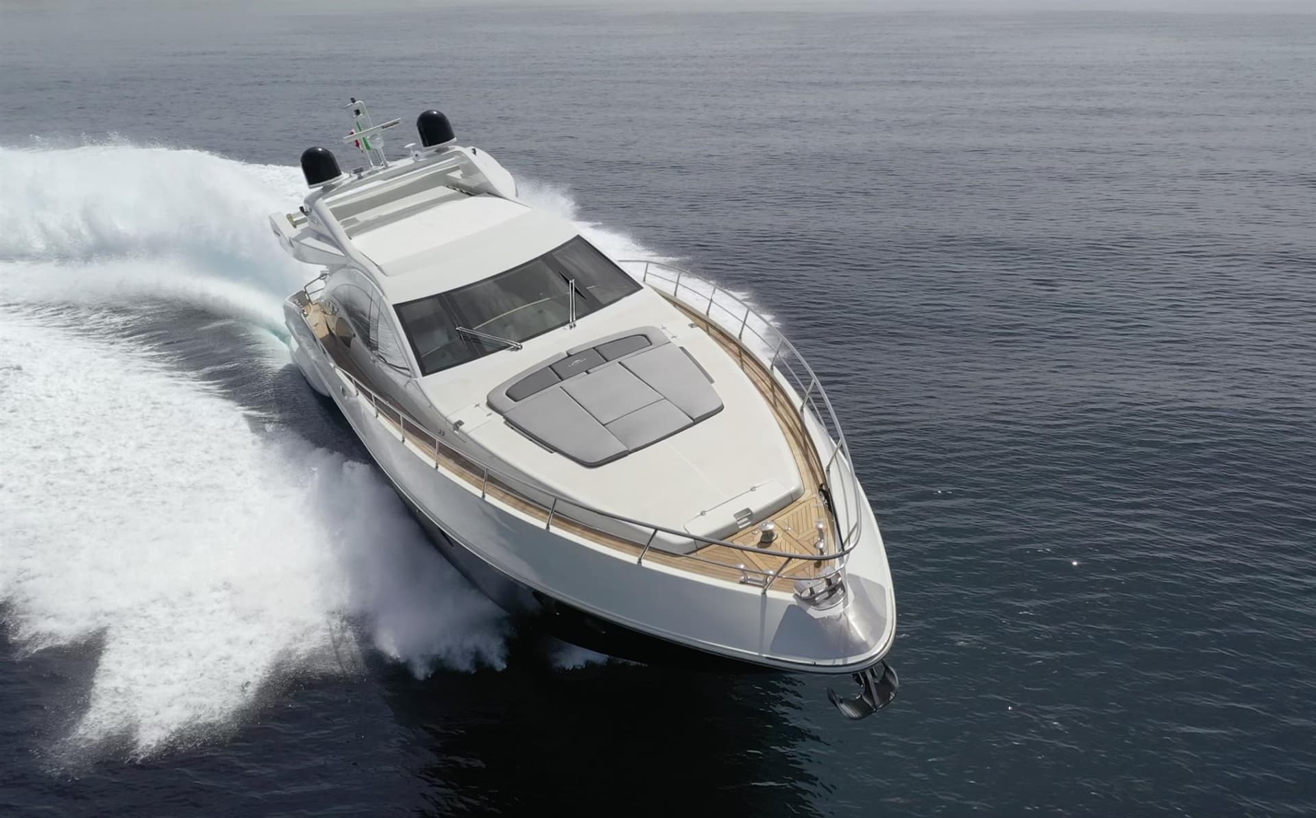 Azimut 86S used - hero image 7
