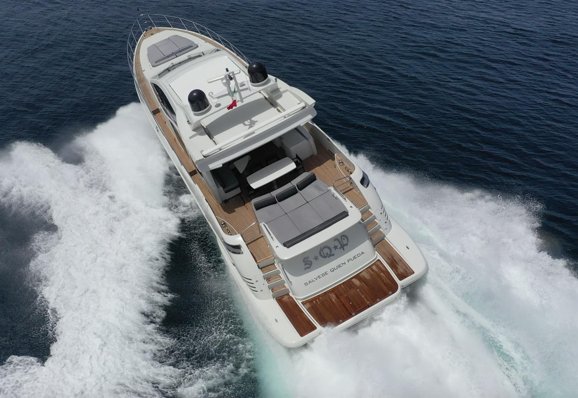 Azimut 86S used - hero image 11