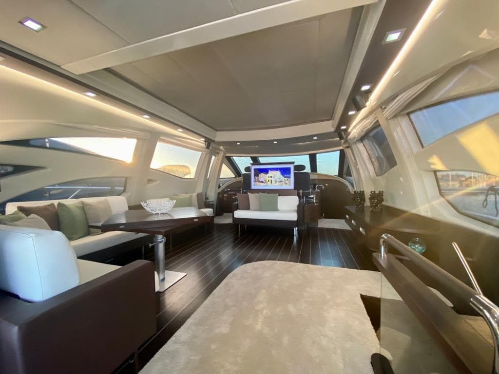 Azimut 86S used - hero image 12