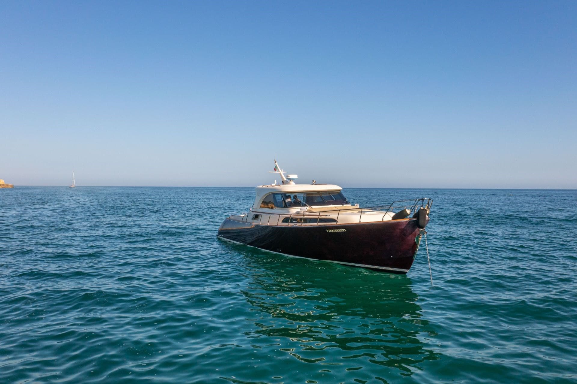 Mochi Craft Mochi 51 Dolphin - Interior View Mochi Craft Mochi 51 Dolphin - Interior View