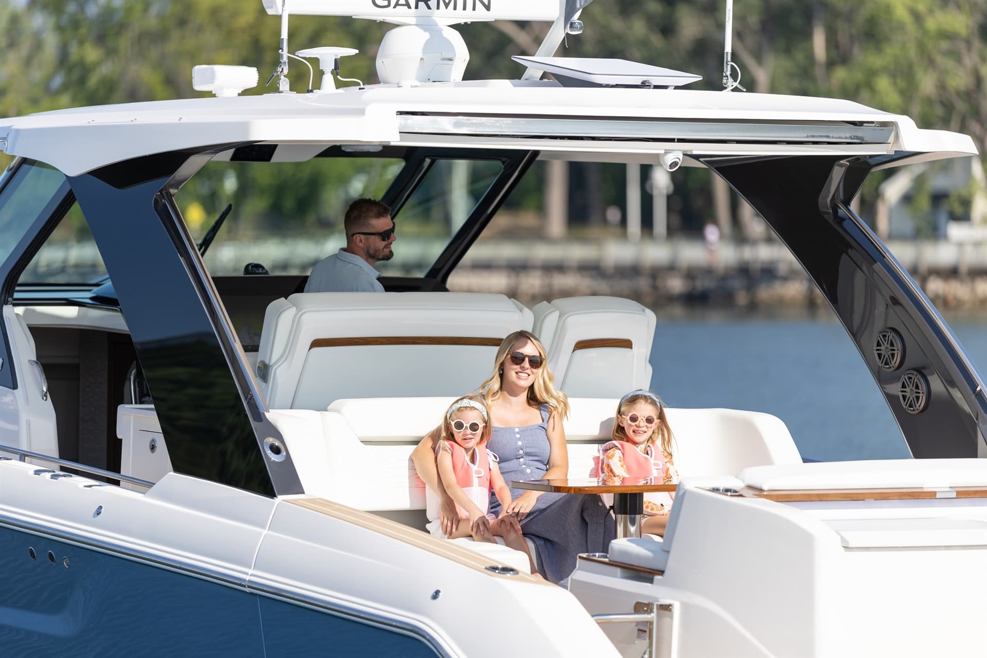 Tiara Yachts 39ls - Detail View 1 Tiara Yachts 39ls - Detail View 1