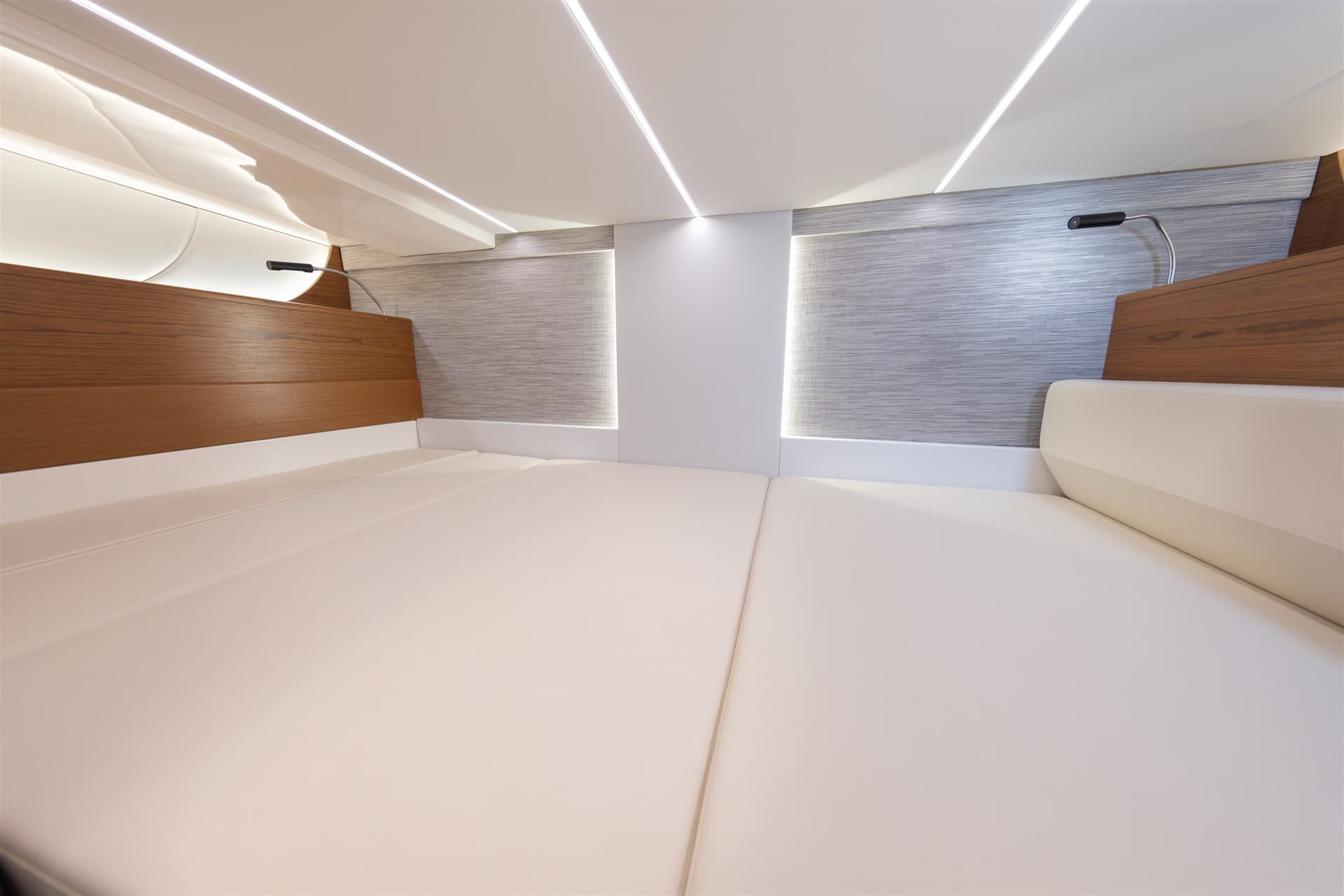 Tiara Yachts 39LS usato - foto hero 11