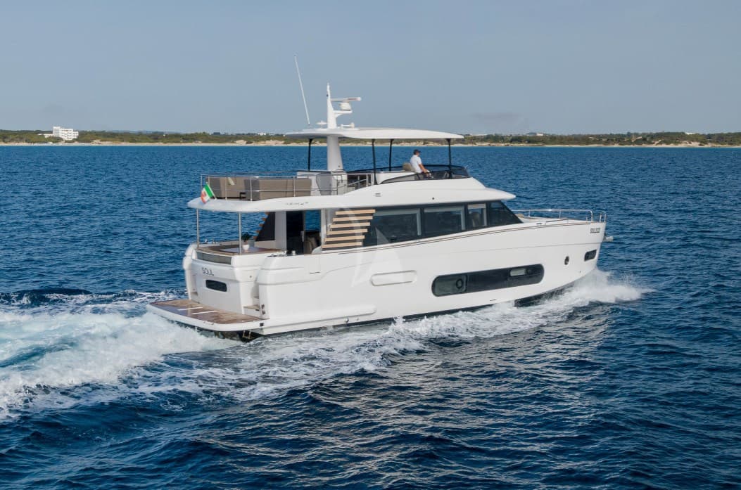 Azimut Magellano 66 MY 2015 usato - foto hero 2