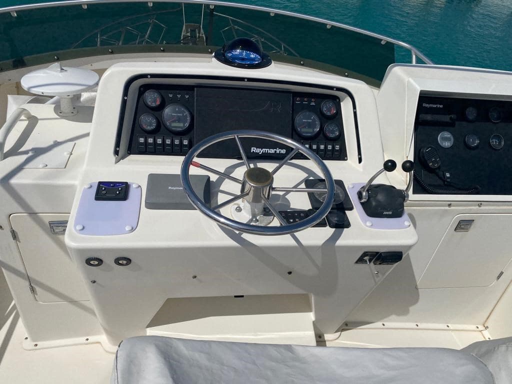 Bertram Yacht 37' Convertible gebraucht - Detail 3
