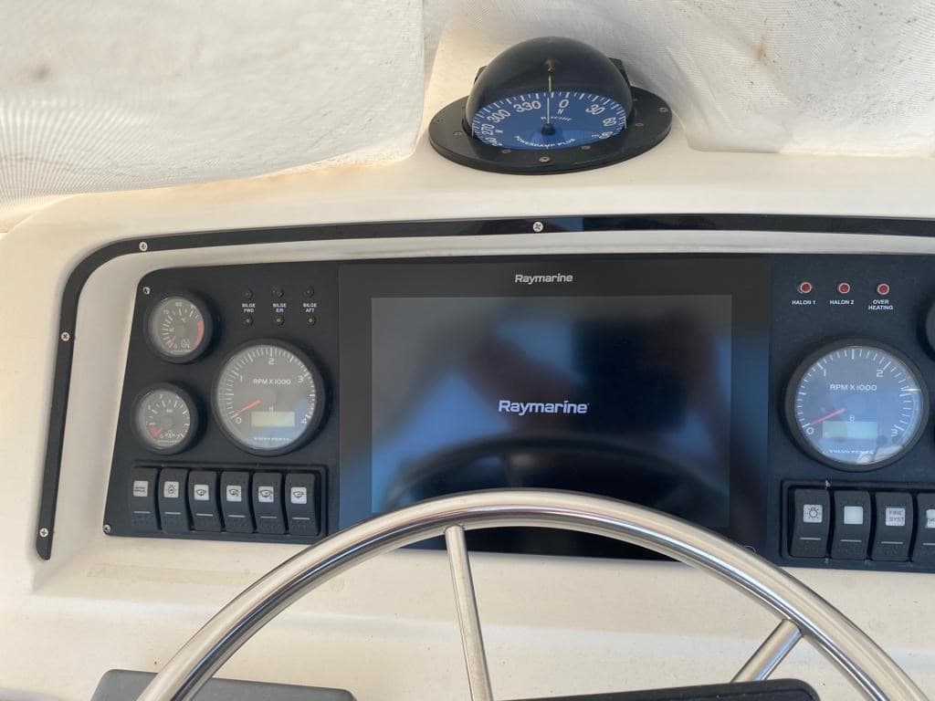 Bertram Yacht 37' Convertible gebraucht - Detail 4