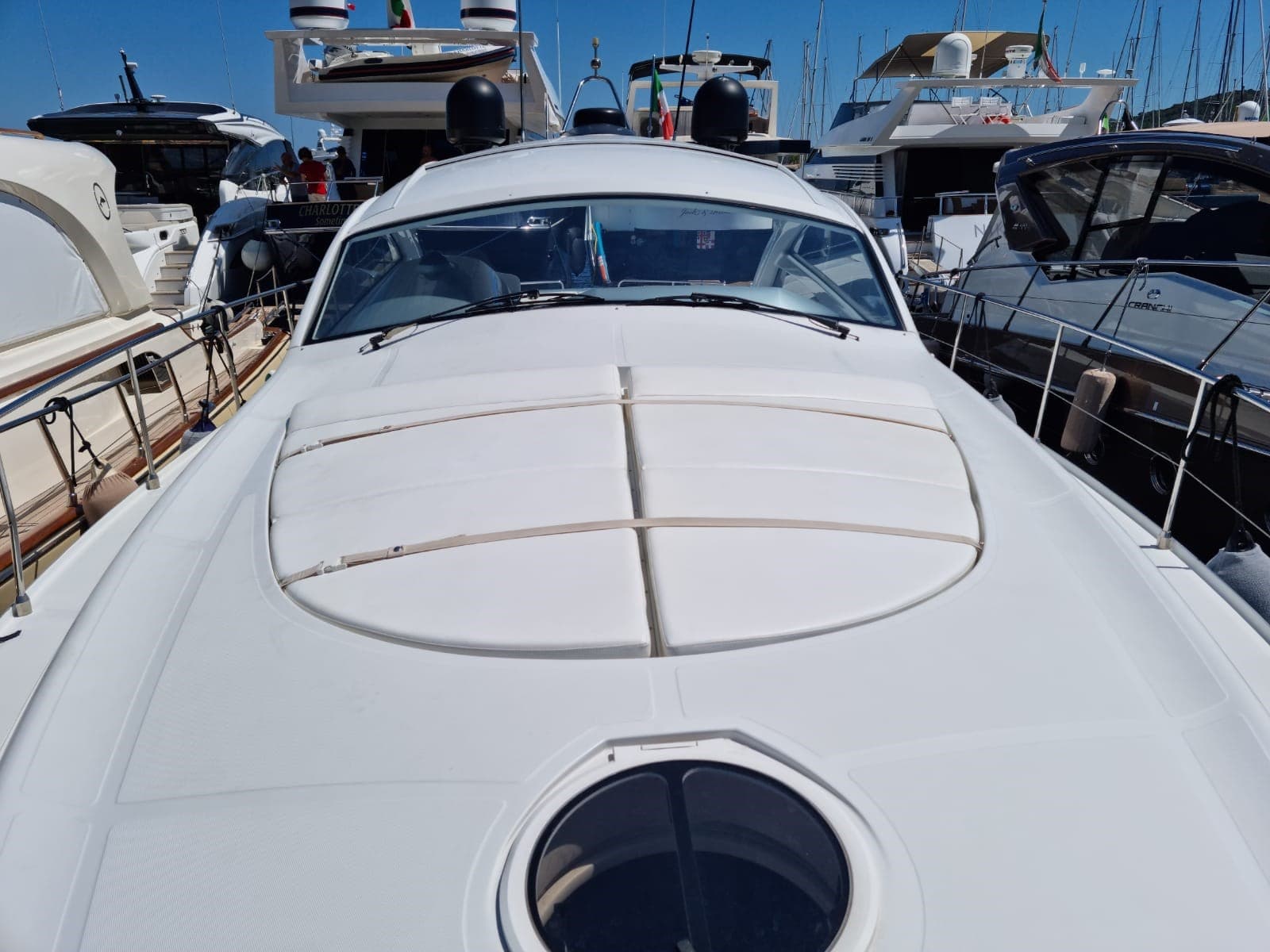 Pershing Pershing 46' - Detail View 1 Pershing Pershing 46' - Detail View 1