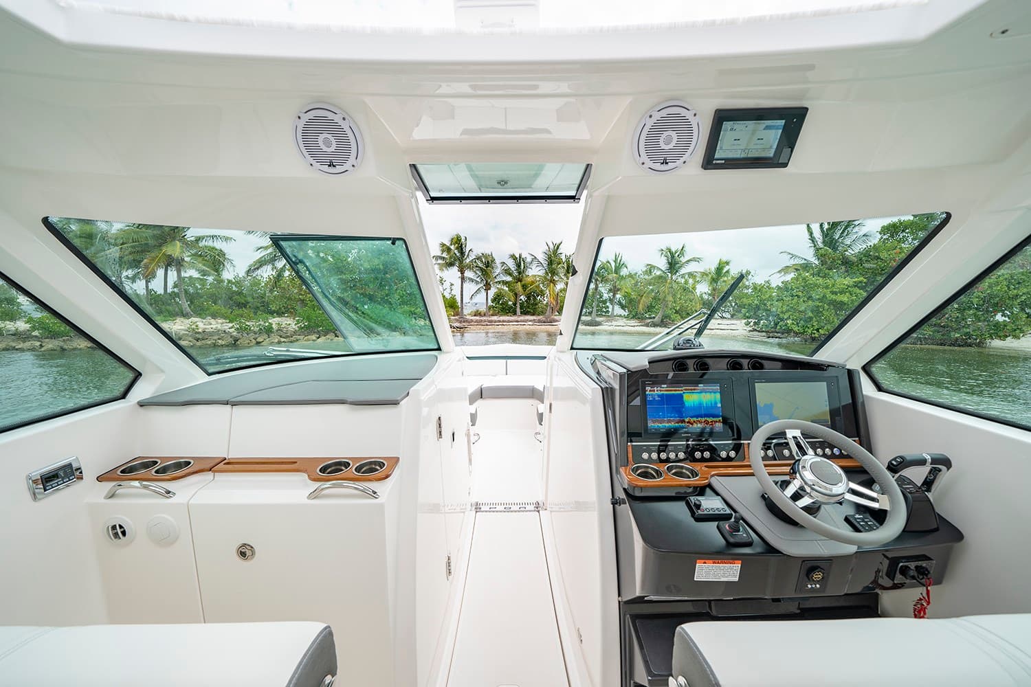 Tiara Yachts 34 Lx - Interior View Tiara Yachts 34 Lx - Interior View