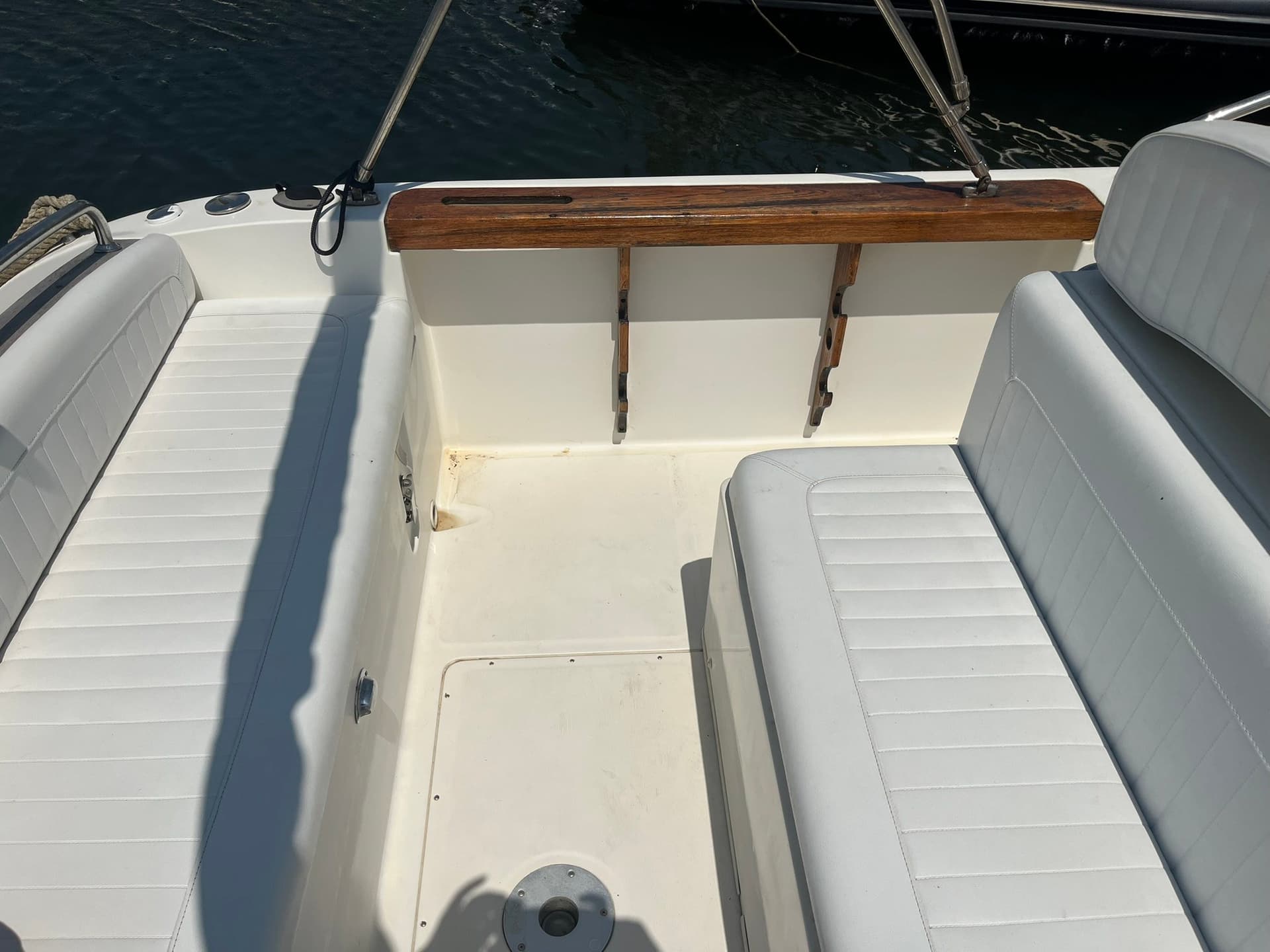 Capelli Cap 27 W.A - Deck View Capelli Cap 27 W.A - Deck View