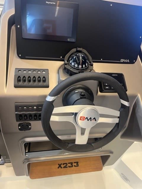 BMA X 233 - Detail View 1 BMA X 233 - Detail View 1